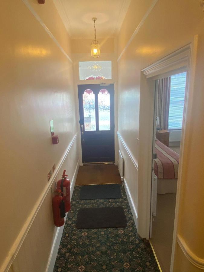 Landguard Lodge Guest House Shipley  المظهر الخارجي الصورة