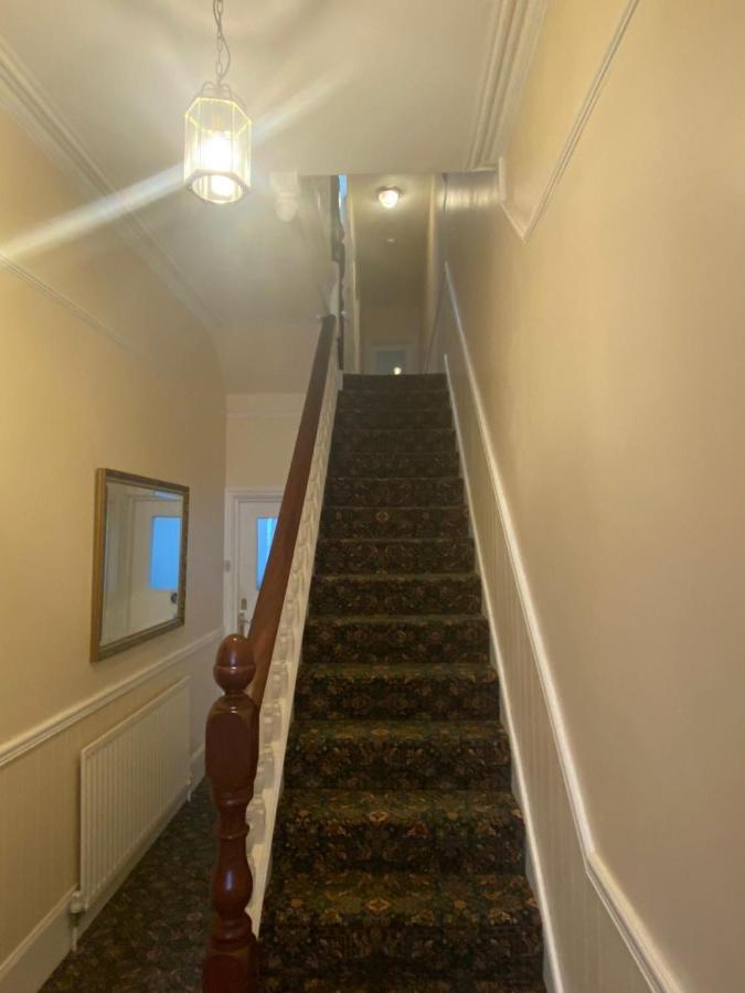 Landguard Lodge Guest House Shipley  المظهر الخارجي الصورة