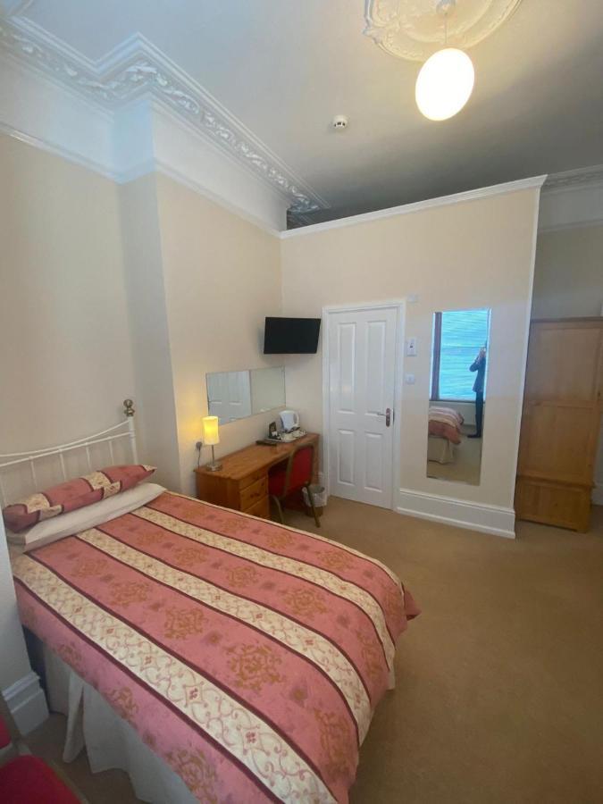 Landguard Lodge Guest House Shipley  المظهر الخارجي الصورة