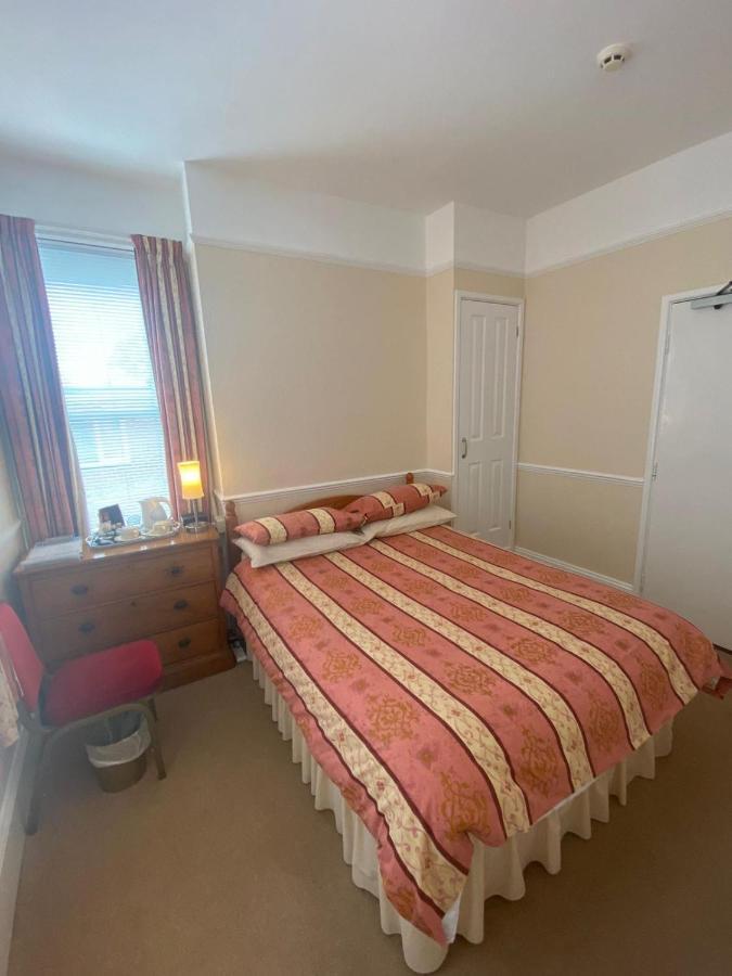 Landguard Lodge Guest House Shipley  المظهر الخارجي الصورة
