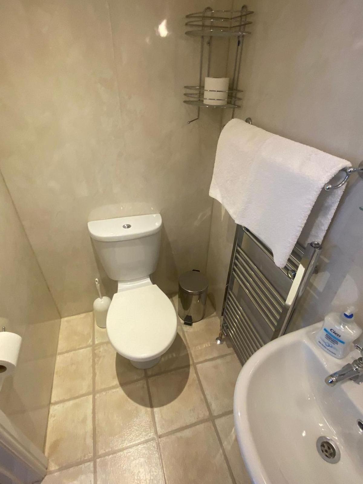 Landguard Lodge Guest House Shipley  المظهر الخارجي الصورة