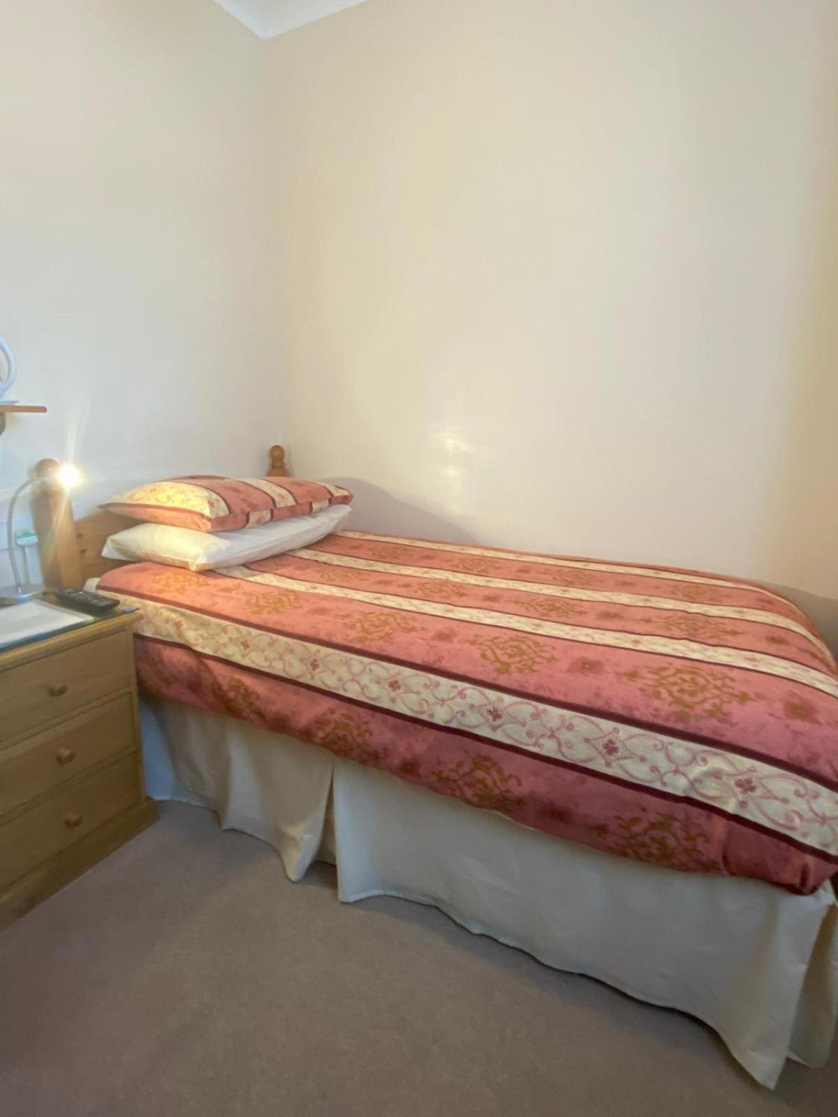 Landguard Lodge Guest House Shipley  الغرفة الصورة
