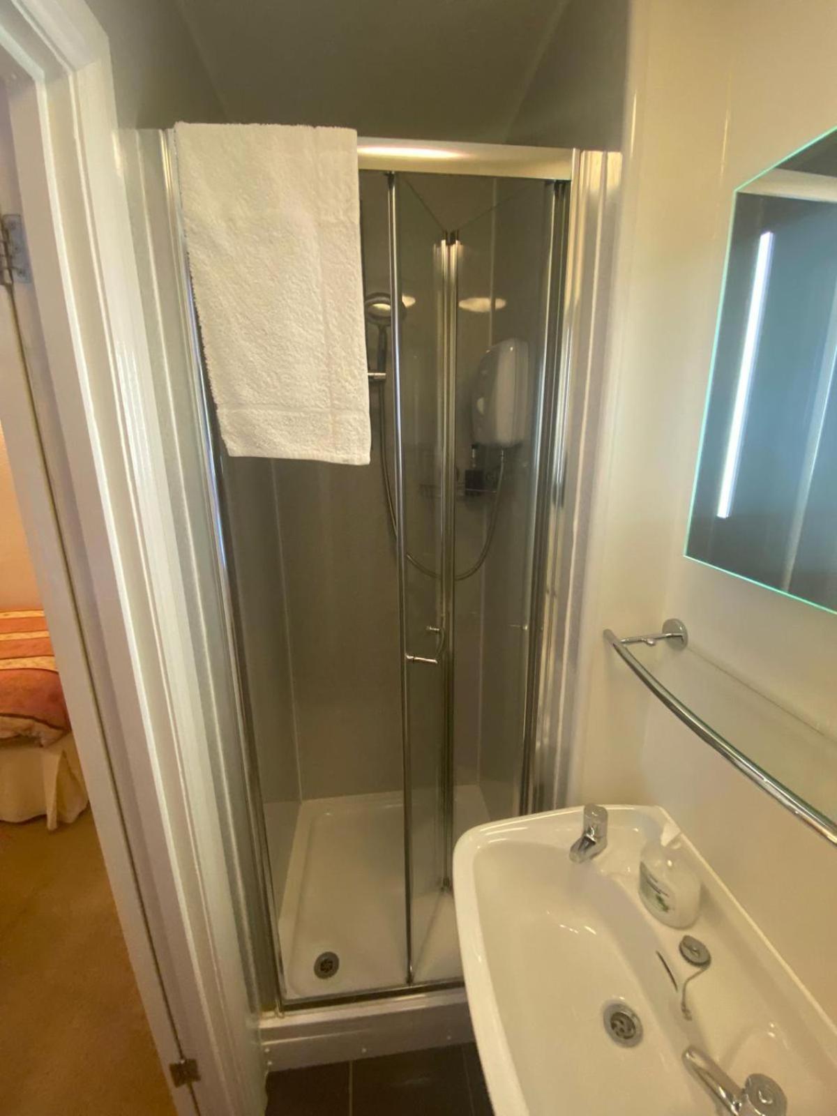 Landguard Lodge Guest House Shipley  الغرفة الصورة