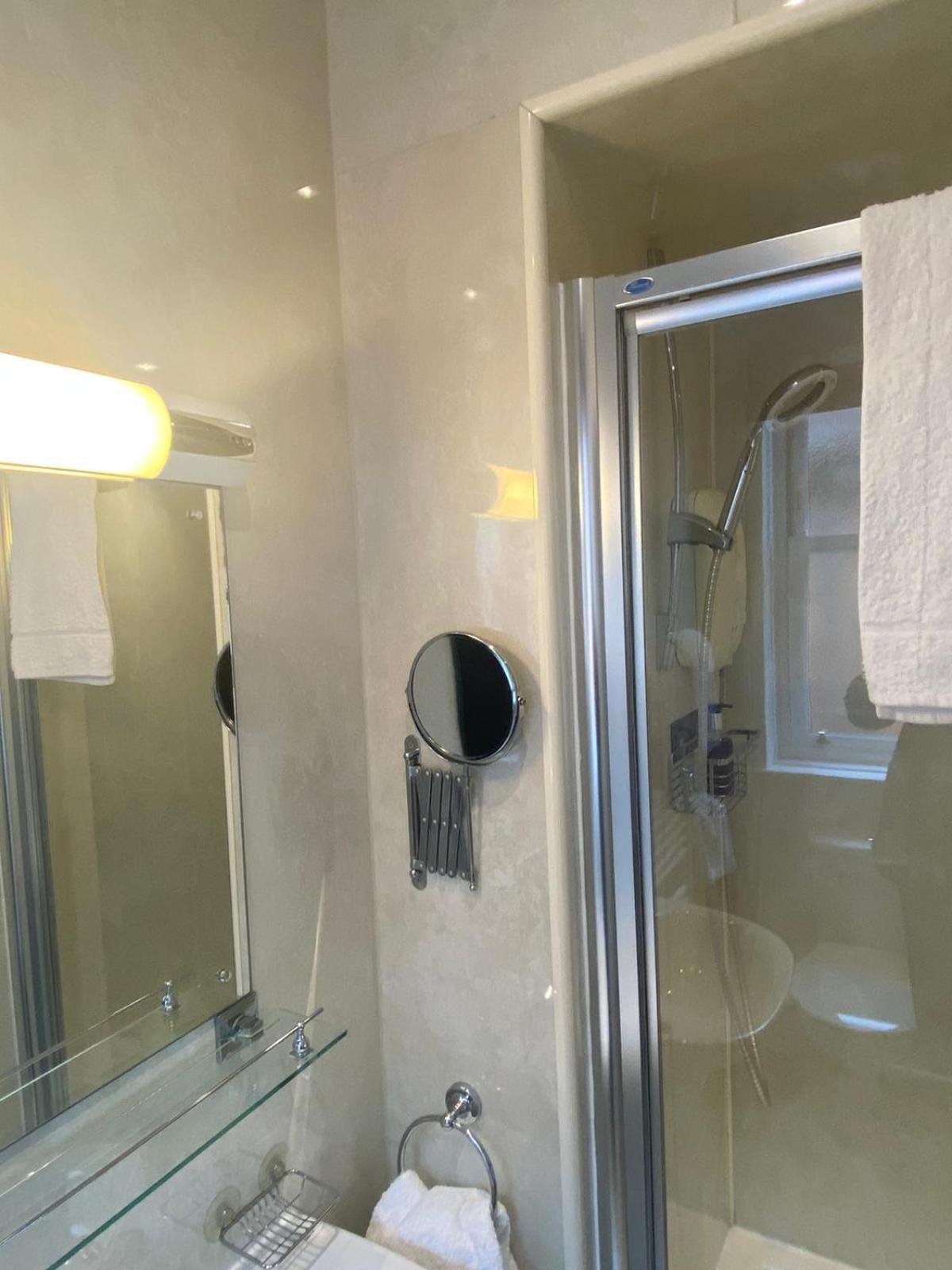 Landguard Lodge Guest House Shipley  المظهر الخارجي الصورة
